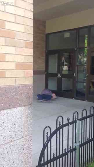 竟在教堂門口榨取體液來「做愛」的見證