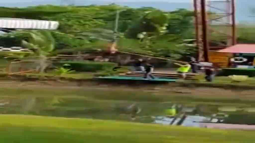 香港女子全裸笨豬跳