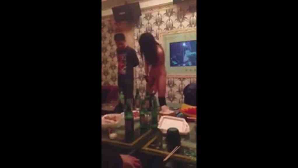 KTV變炮房！露臉全裸刺激任你摸！