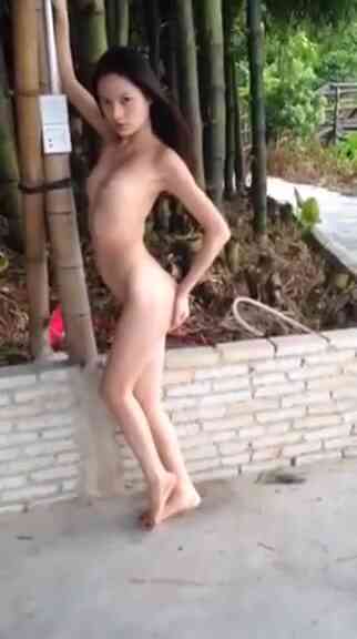 超正的香港小模被逼赤身拍照賣錢