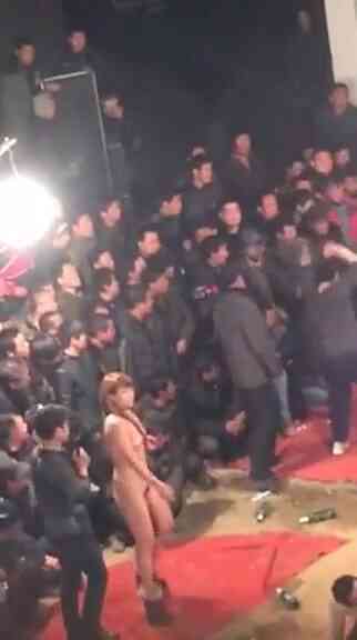 偷拍某鄉鎮激情裸舞晚會