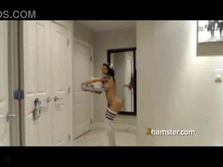 美女自慰到一半 外面披薩送到