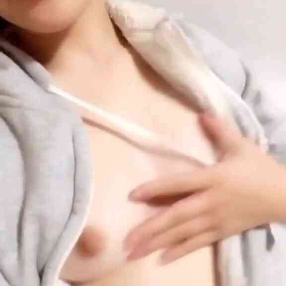 少女的酥胸讚讚！