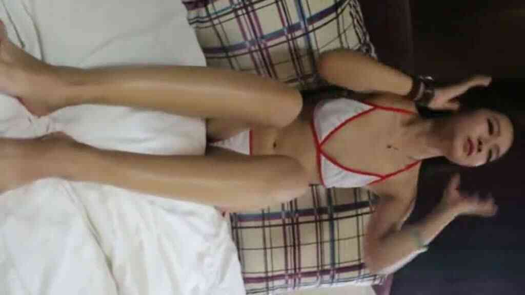 清純小模全裸影片流出！外拍換裝全都錄！網友：臉好臭一看就知道不是被逼的～