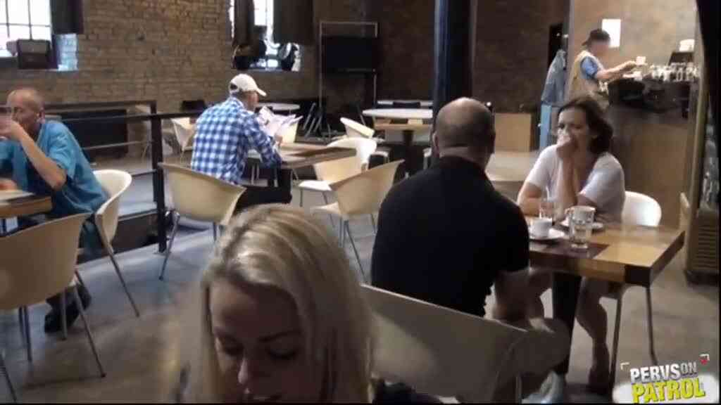 餐廳內公然做愛