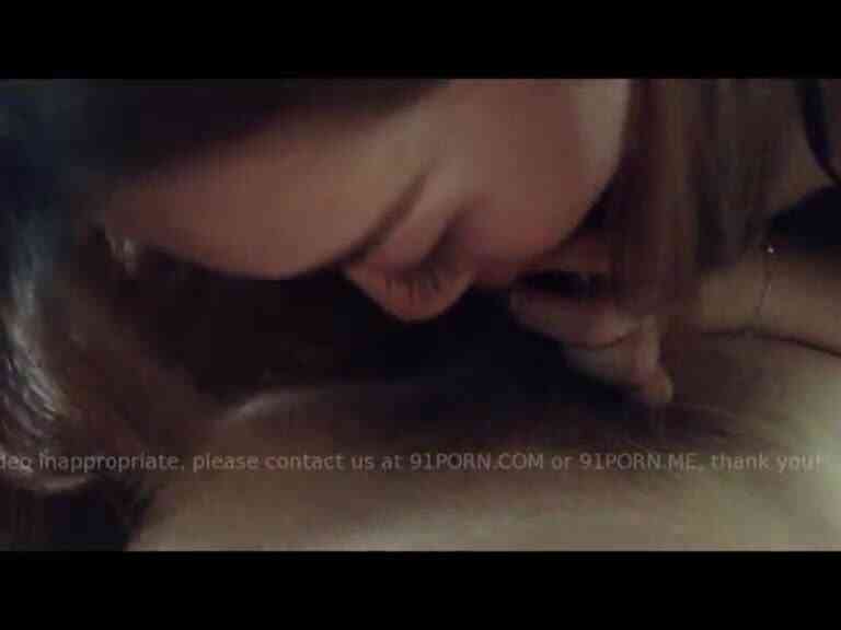 小女友吃完雞，就自己騎上去搖～