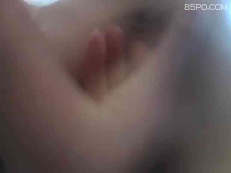 小妹妹你這樣自拍你爸媽知道嗎