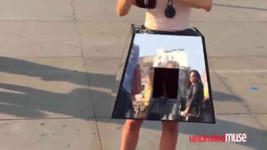 情色摸摸箱！正妹邀路人「伸手探女體」讓你想摸就摸：下半身也一起開放試玩