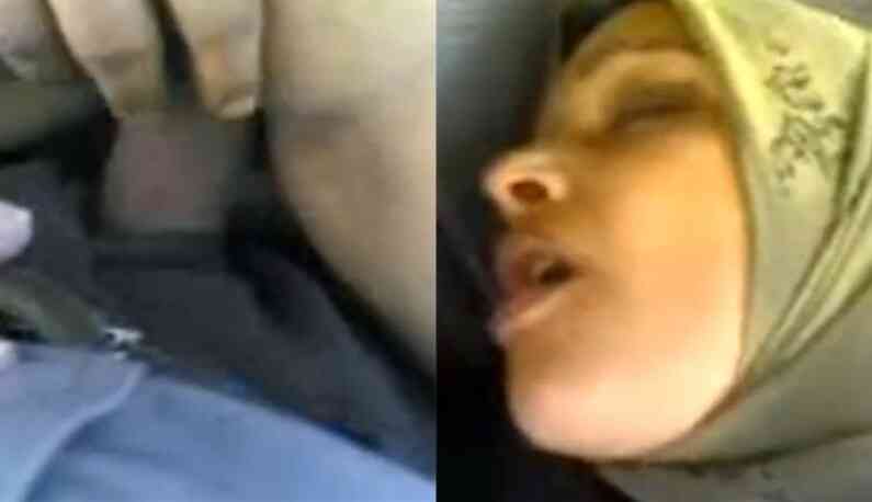 淫蕩的馬來女人,在車上就和情人做了起來