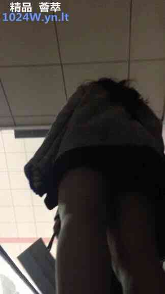 [韓國] 地鐵尾隨抄底偷拍美腿短裙～63