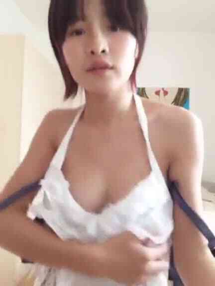 สาววัยใสนมใหญ่ โชว์เต้นเสียวๆยั่วๆ