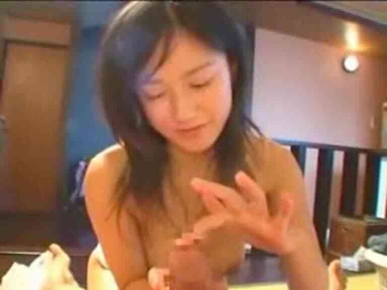 在全套按摩店打工的氣質大學生，男客人排隊要上她