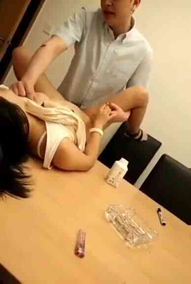 [國語有聲] 在辦公室教訓女員工，老闆在旁邊拍......