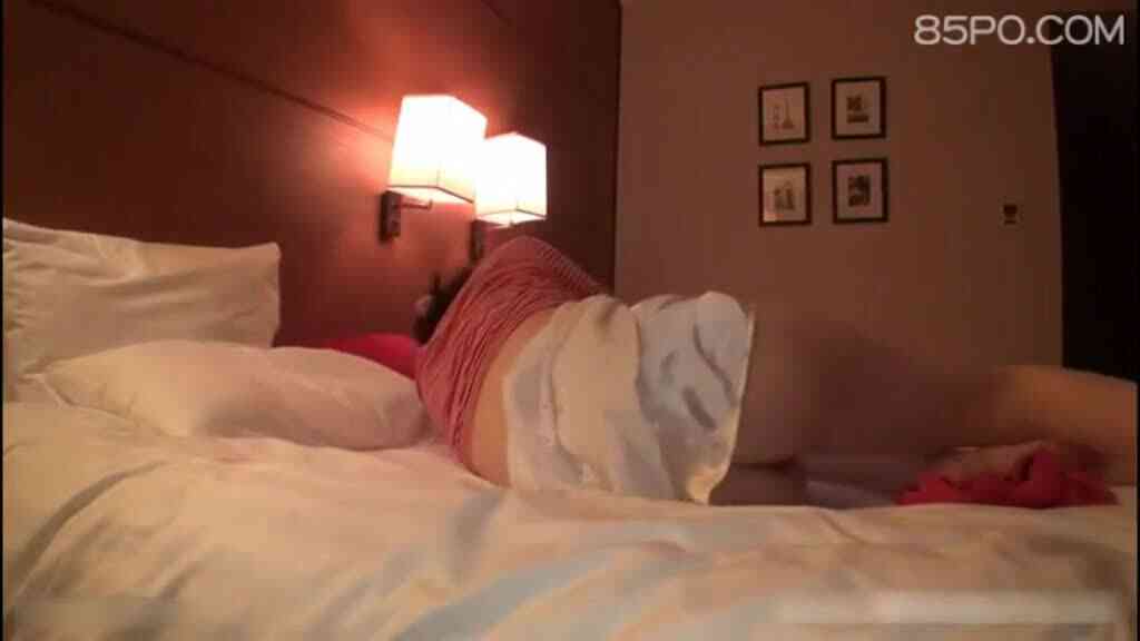 {無碼內射} 在餐廳巧遇大學時的同學，就只好在裡面灌滿屬於我的美乃滋...