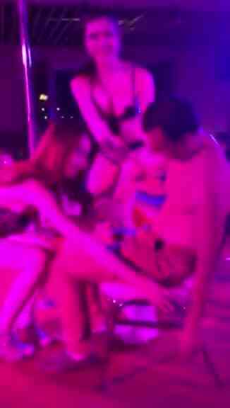 有色無膽？上台爽被雙飛埋大奶