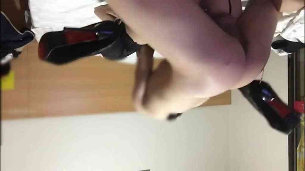 這女神真是狠腳色，一直淫叫著～