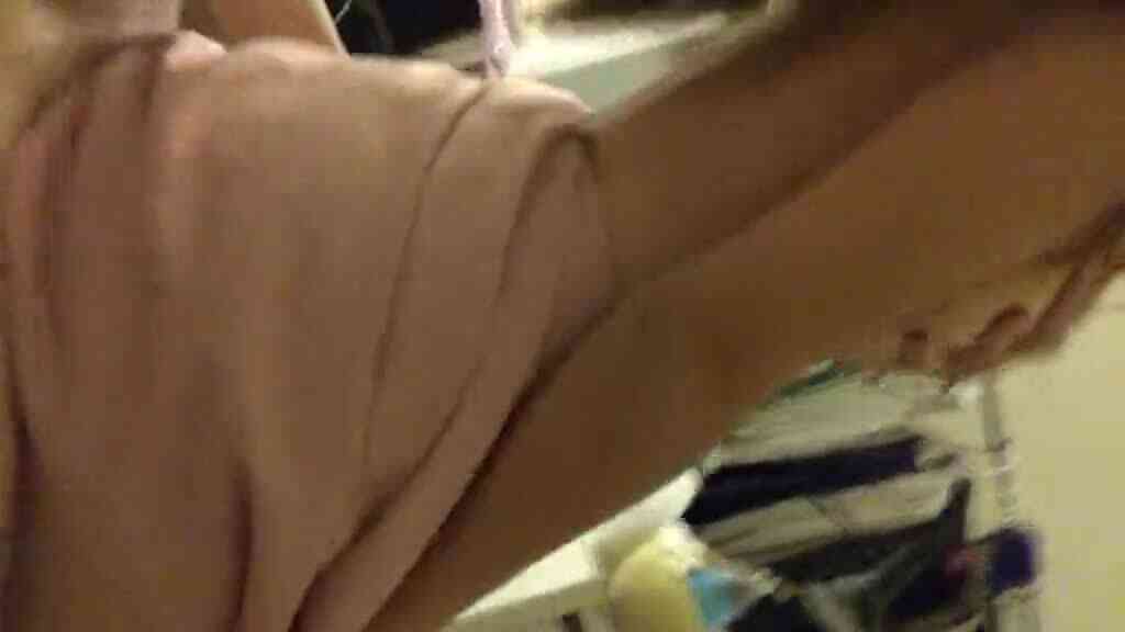 在宿舍和粉色淫蕩大奶女做愛，還一直要她淫叫～