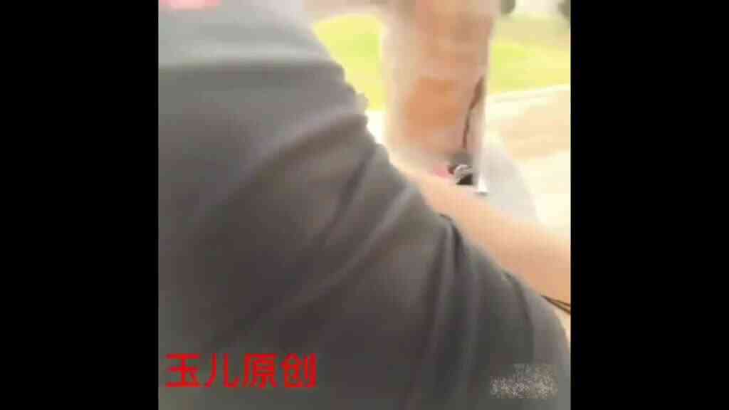 墨鏡妙齡女和男友在戶外野戰拍攝!