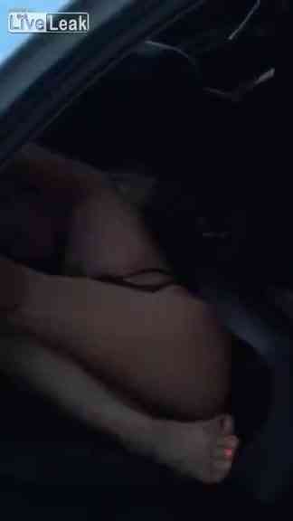 嗑藥太ㄎㄧㄤ在車上自摸自爽