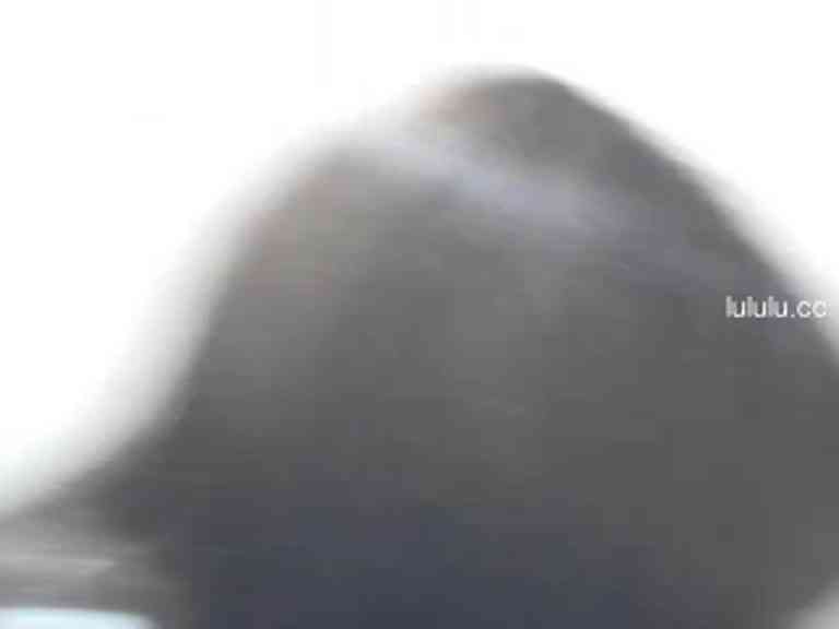 太大膽了吧!!還有人耶!直接在書店偷偷脫掉內衣褲.......(11)