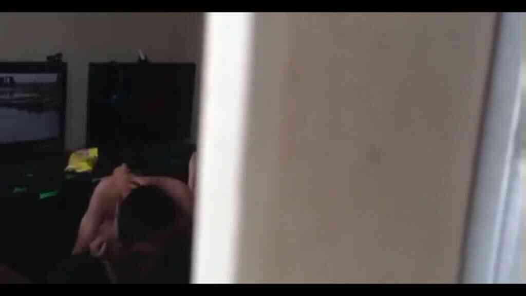 在網咖聽到吟叫聲，原來高中生開台在包廂看A片打砲 !