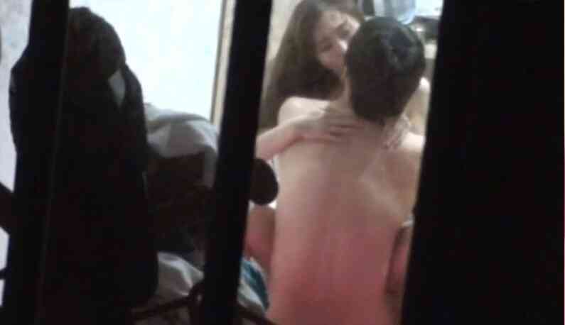 在家做愛結果窗簾沒拉 讓對面大樓都欣賞個夠