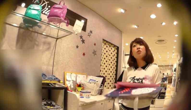 แอบถ่ายใต้กระโปรงพนักงานสาวๆ 62