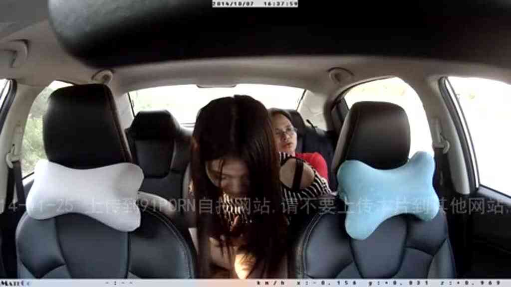 เจ้านายแอบพาเลขาสาวมาเย็ดบนรถ