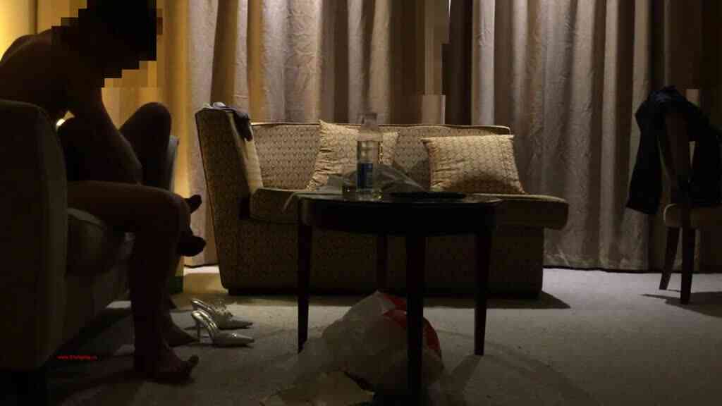 性感絲襪女大生開房約啪，被幹的剪影太性感～