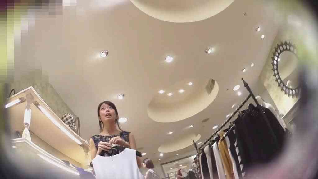 หนุ่มหื่น ทำทีจะซื้อเสื้อผ้า จริงงๆแล้วตั้งใจมาถ่ายใต้กระโปรงพนักงานขาย~ 1