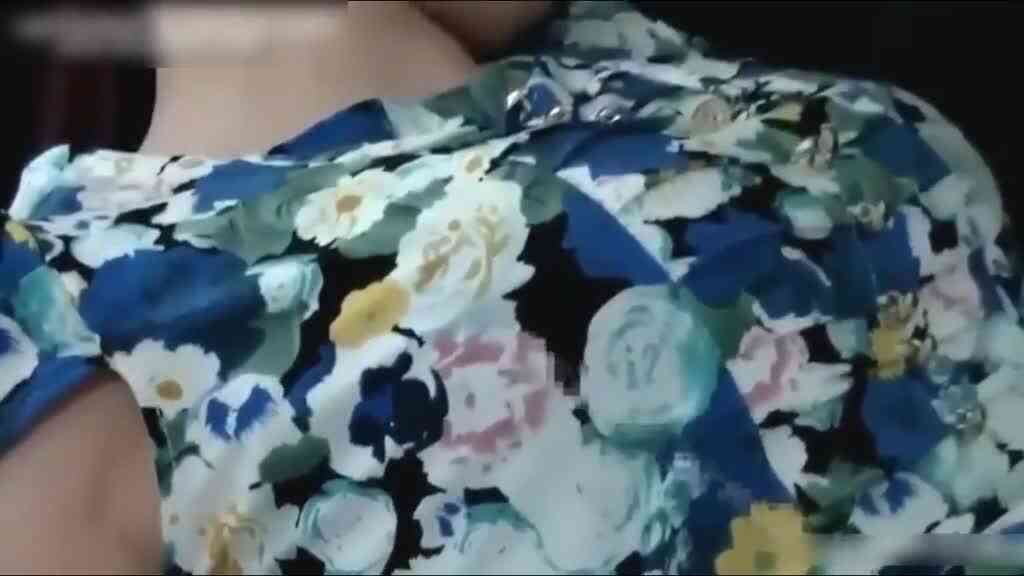 ผมมเห็นแม่นอนกลางวันบนโซฟาเลยเข้าไปเย็ด แม่ก็ให้เย็ดเพราะนึกว่าเป็นพ่อ