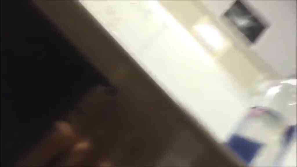 [ยุโรป]  สาวฝรั่งใส่สั้นสูงแล้วนั่งแบบนี้ โป๊มาก แถมไม่ใส่กางเกงในอีก