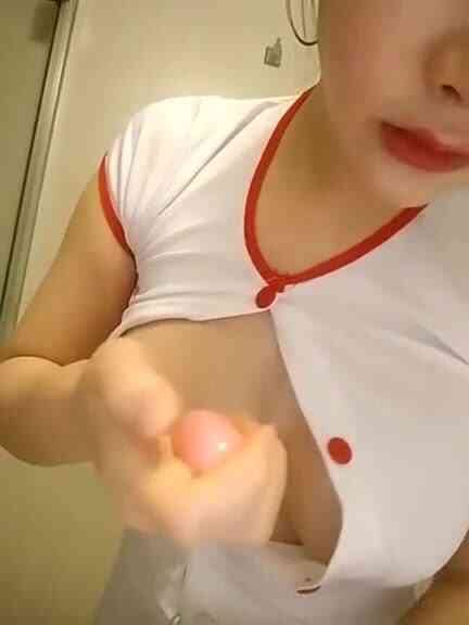 小蜜桃女神在跳蛋上塗綠油精！把自己尻到水水不斷傾洩而出～