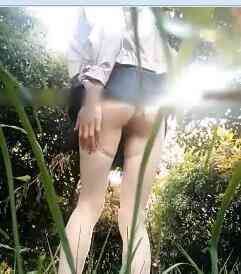 存心想勾引男人的主播 無法抗拒誘惑的司機大哥直接在草地快速抽插