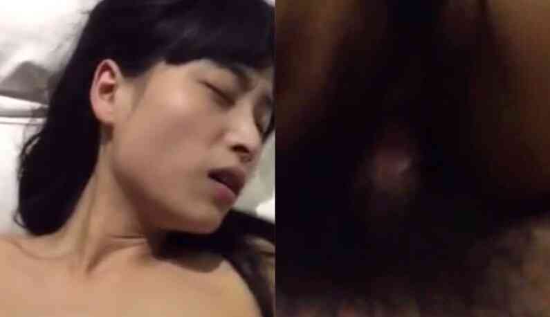 สาวทำหน้าเสียวต่อกล้อง