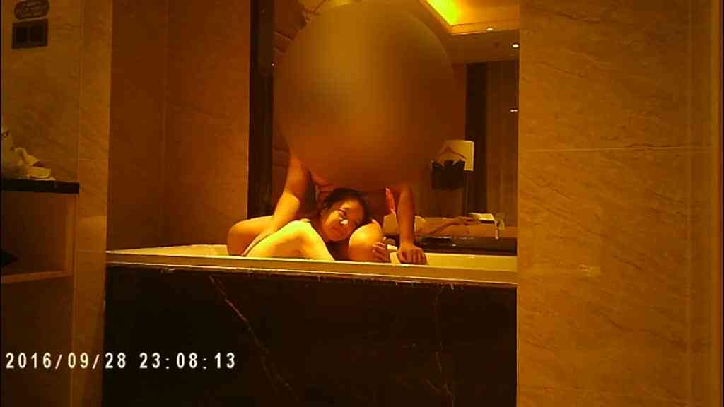 ก่อนอาบน้ำเสร็จ ก็แตกไปแล้วหนึ่งน้ำ