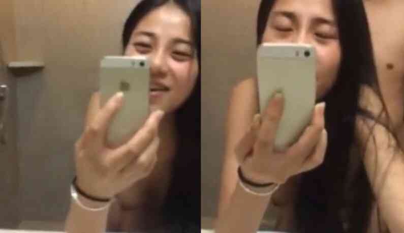 妹子跟男友廁所啪啪自拍，淫聲浪語不斷超級騷！