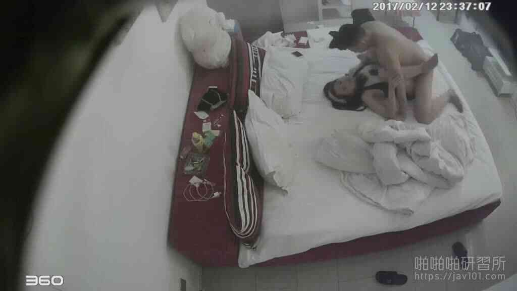 [JAV101精選偷拍!]特地換穿上女僕裝的騷婦被人夫肏的快喘不過氣!