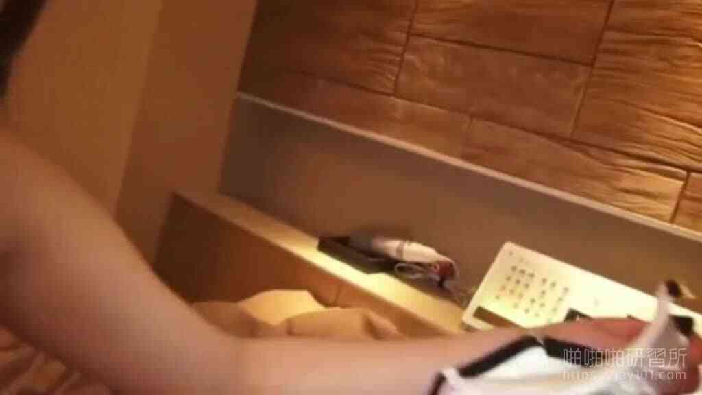 極品美女激情做愛  不斷變換姿勢抽插美乳也隨著晃超性感動人