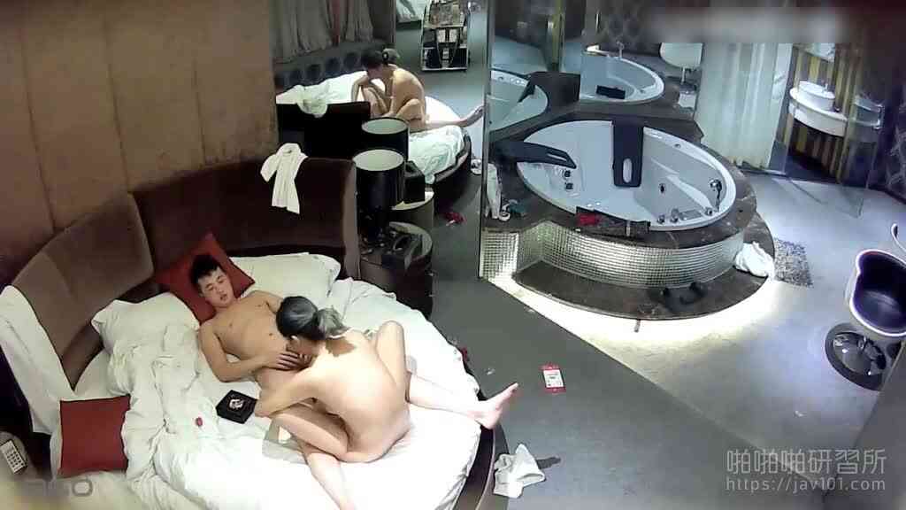 [JAV101精選偷拍!]偷攝帶著情趣用品開房間小情侶 90分鐘大玩特完