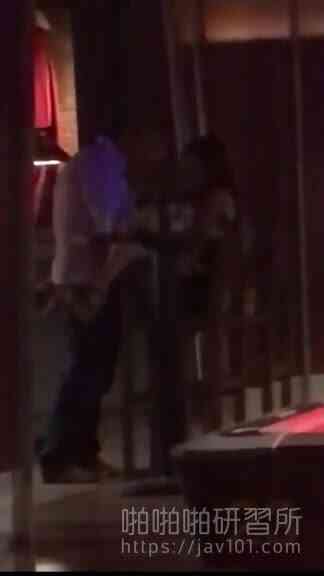 美國東岸某撞球間突然驚見啪啪啪