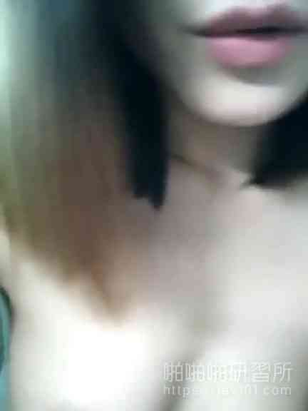 超正女主播勾引計程車司機到野外的樹林裡車震！主動吸屌求爽快：快頂我