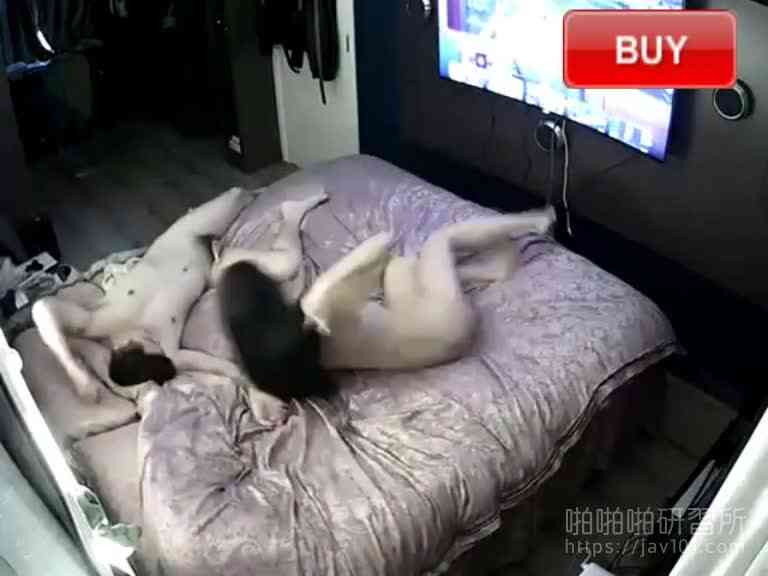 สาวน่ารัก ครางดังกว่าทีวีอีก