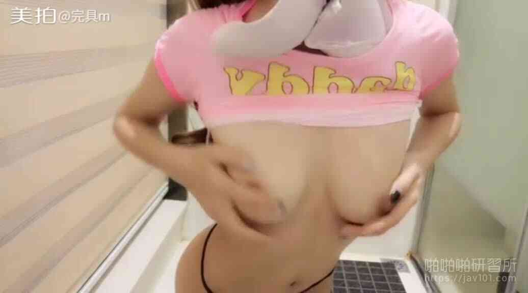 สาวนมโตโชว์สามจุดเสียว ครางเงี่ยน1