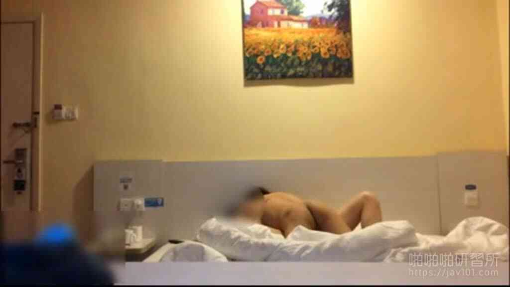 獨自散心旅遊小少婦半夜寂寞約一發  站著從後幹感覺特別會夾