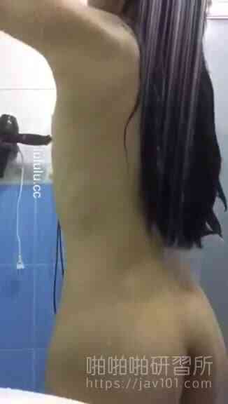 สาวใจกล้าแก้ผ้าเปลือยกลางแจ้ง (2)