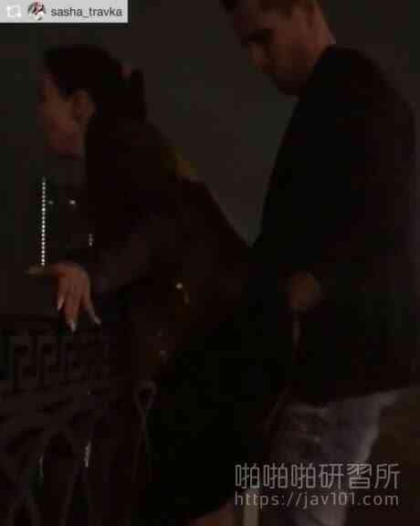 [JAV101時事跟上!] 年輕情侶河邊打野戰 啪啪聲響徹雲霄！4