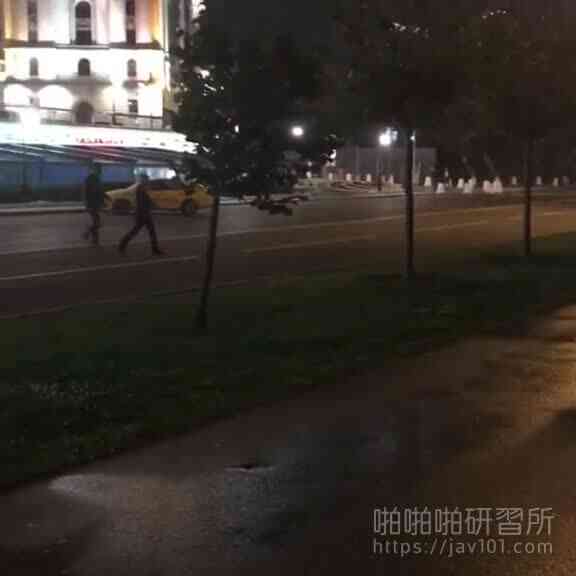 [JAV101時事跟上!] 年輕情侶河邊打野戰　啪啪聲響徹雲霄! 2