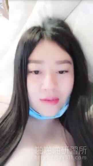 巨乳看起來真是香甜可口