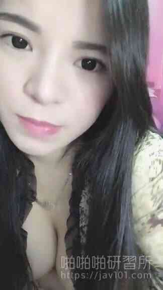 สาวใจดี จะแก้ผ้าอาบน้ำ ก็ไลฟ์ให้คนดู